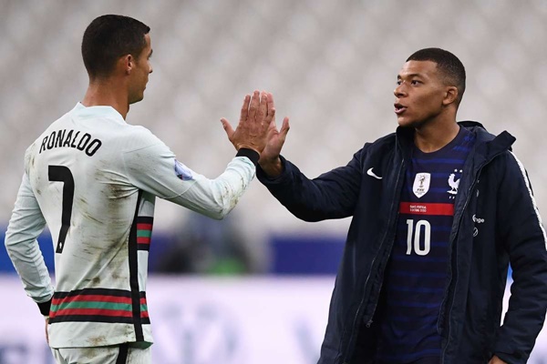 Ronaldo gia nhập PSG - Bóng Đá