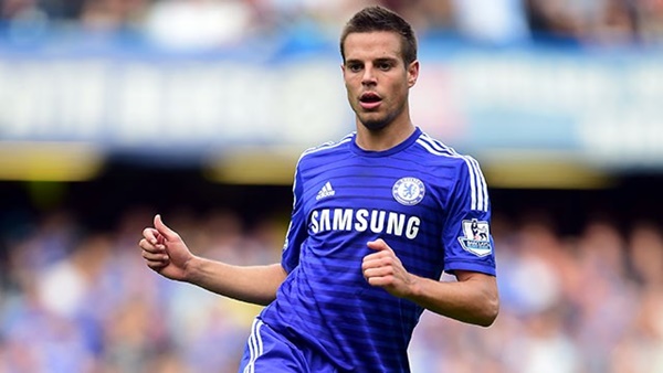 Hậu vệ trái: Cesar Azpilicueta.