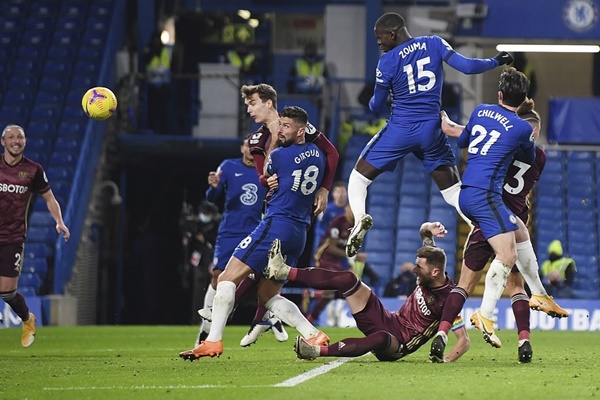 vũ khí bóng bổng của Chelsea - Bóng Đá