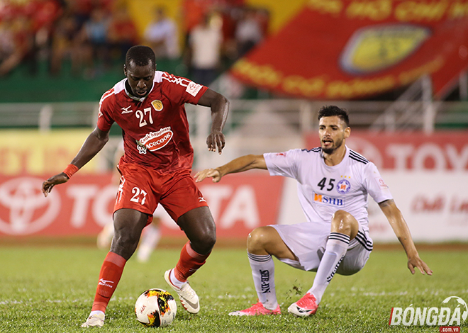 Những phút còn lại CLB TP.HCM liên tiếp có những cơ hội ngon ăn nhưng lần lượt Da Sylva, Thanh Sang, Tuấn Anh đều bỏ lỡ một cách đáng tiếc. Ảnh: Duy Anh.