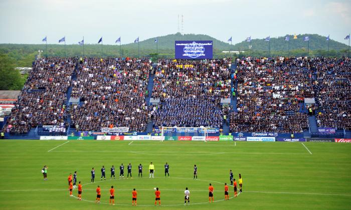 Trước đây, I-Mobile Stadium chỉ có sức chứa 24,000 người. Năm 2014, BLĐ đội bóng Buriram United đã quyết định nâng cấp sức chứa khán đài lên thành 32,600 chỗ ngồi.