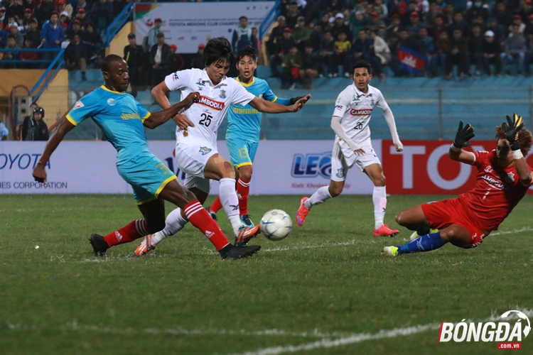 Toure Youssouf nâng tỷ số lên 2-1 .