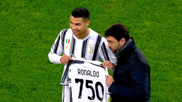 Cứ mỗi tuần trôi qua, Cristiano Ronaldo lại khiến cho người hâm mộ bất ngờ khi liên tiếp có thêm những cột mốc mới trong sự nghiệp huy hoàng của mình.