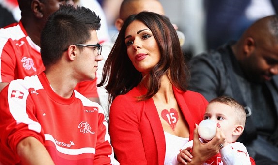 CđV Thụy Sĩ trên khán đài. Ảnh: Internet.