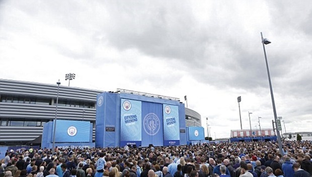 Trong ngày Pep ra mắt, đã có rất đông CĐV Man City đến tham dự. Ảnh: Internet.