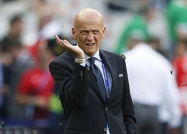 Trọng tài huyền thoại Pierluigi Collina cùng rất nhiều nhân vật tên tuổi đã xuất hiện tại sân Stade de France. Ảnh: Internet.