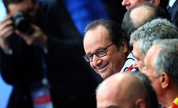 Tổng thống Pháp, ông Francois Hollande có mặt trên khán đài. Ảnh: Internet.
