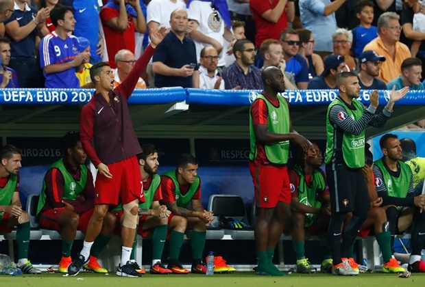 Ronaldo hò hét trên băng ghế chỉ đạo, là cơ sở để BĐN hạ gục Pháp, đăng quang ngôi vương. Ảnh: Internet.