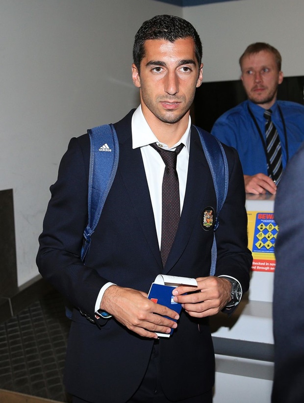 Bộ đôi tân binh Eric Bailly và Henrikh Mkhitaryan. Cả Zlatan Ibrahimovic hay Anthony Martial đều vắng mặt trong chuyến du đấu này. Ảnh: Internet.