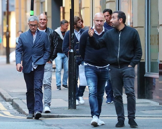 Mourinho đã sẵn sàng để mang về danh hiệu đầu tiên cho Quỷ đỏ.