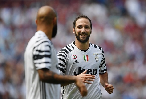 Ở trận giao hữu Juve thắng West Ham, Higuain được tung vào sân ở hiệp 2 và không tạo được bất kỳ dấu ấn nào.
