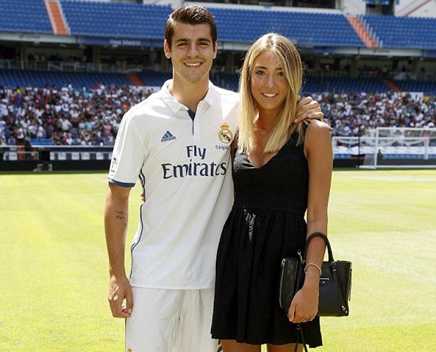 Bạn gái Morata, Alice Campello cũng có mặt.