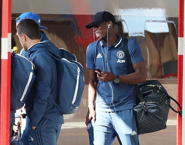 Pogba tỏ ra khá thoải mái dù anh đang bị chỉ trích khá nhiều.