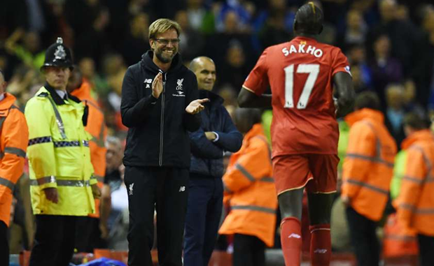 Trận derby Merseyside đầu tiên, Liverpool 4-0 Everton. Lần đầu dẫn dắt Liverpool so tài với đối thủ cùng thành phố, Klopp đã nở nụ cười tươi rói khi đội nhà nã vào lưới đối phương 4 bàn không gỡ. Sang mùa giải này, Klopp đang giúp Liverpool bay cao trên BXH Premier League và hy vọng chiến lược gia người Đức sẽ mang về vinh quang đầu tiên cho The Kop trong năm thứ 2 dẫn dắt đội bóng.