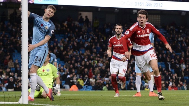 Hàng thủ thường xuyên để lộ sai sót. Ảnh: Internet.