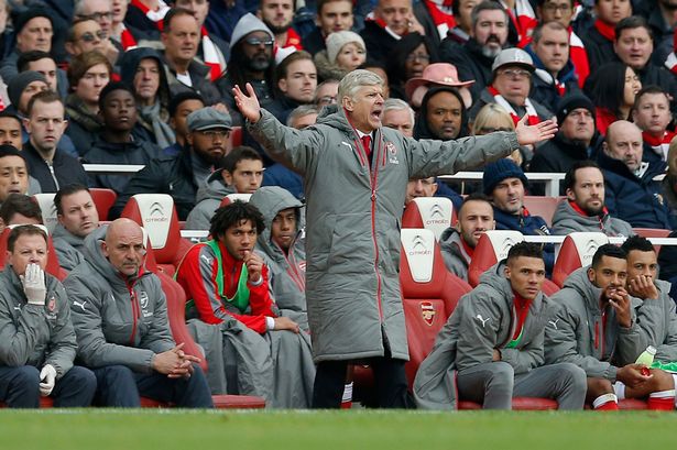 Wenger thất vọng với quyết định của trọng tài. Ảnh: Internet.