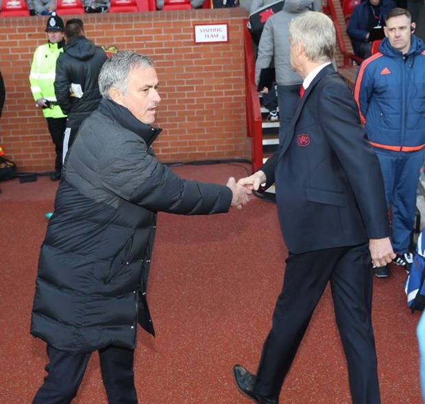 "Bye, bye...." (Chào nhau một cách vội vã).