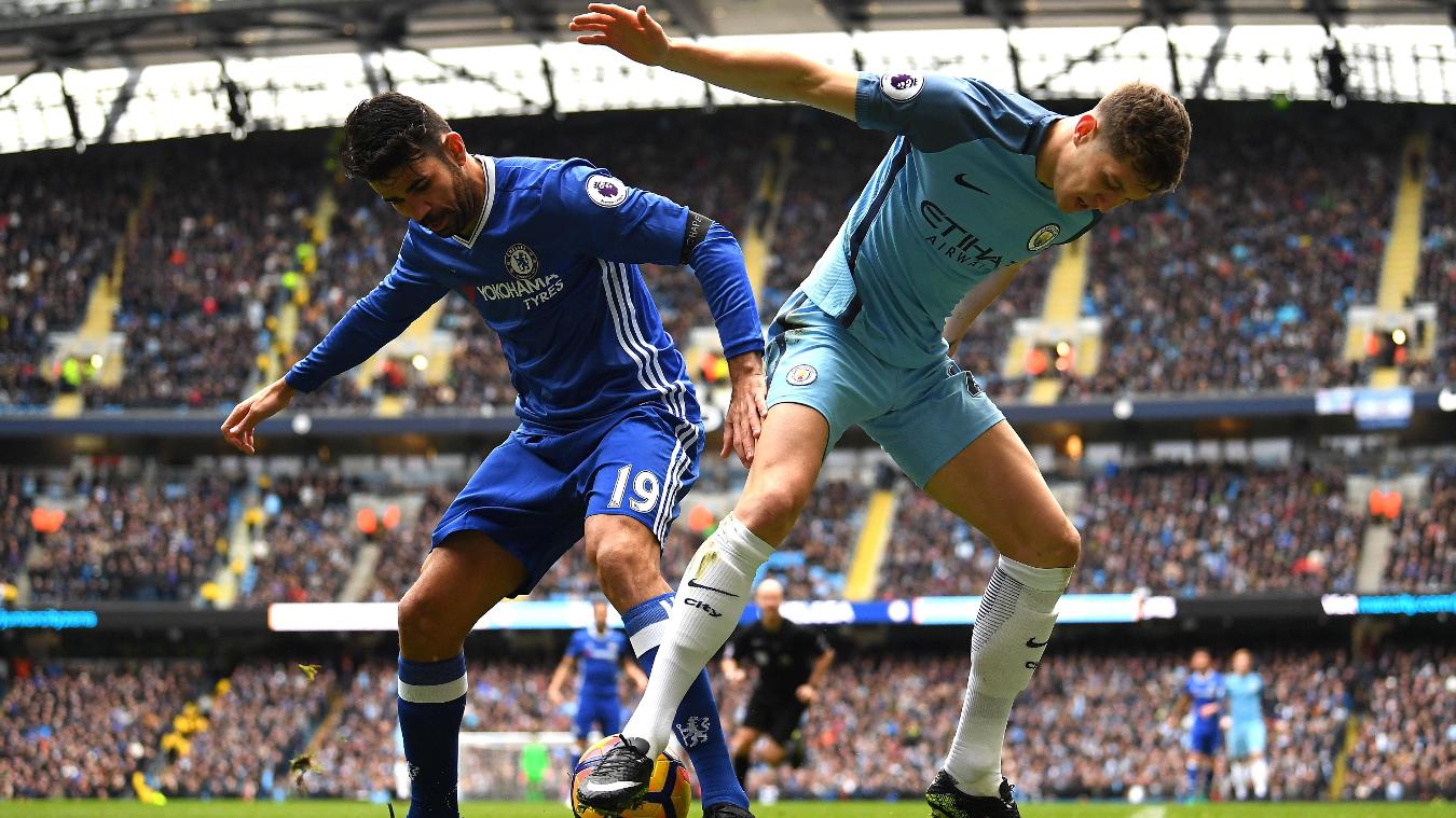 Man City 1-3 Chelsea: John Stones dường như bất lực trong việc theo kèm Diego Costa trận này.