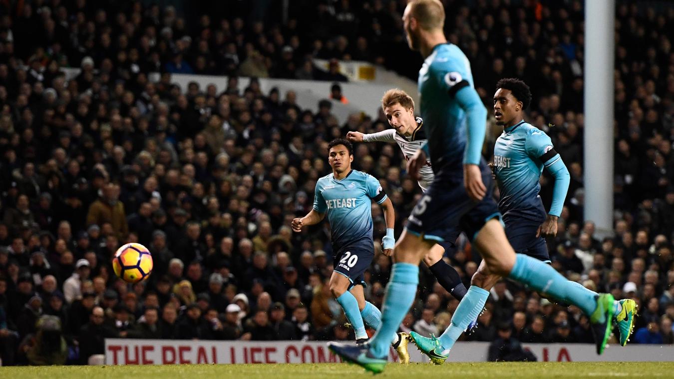 Tottenham Hotspur 5-0 Swansea City: Eriksen khiến hàng thủ Swansea có một ngày thi đấu vất vả.