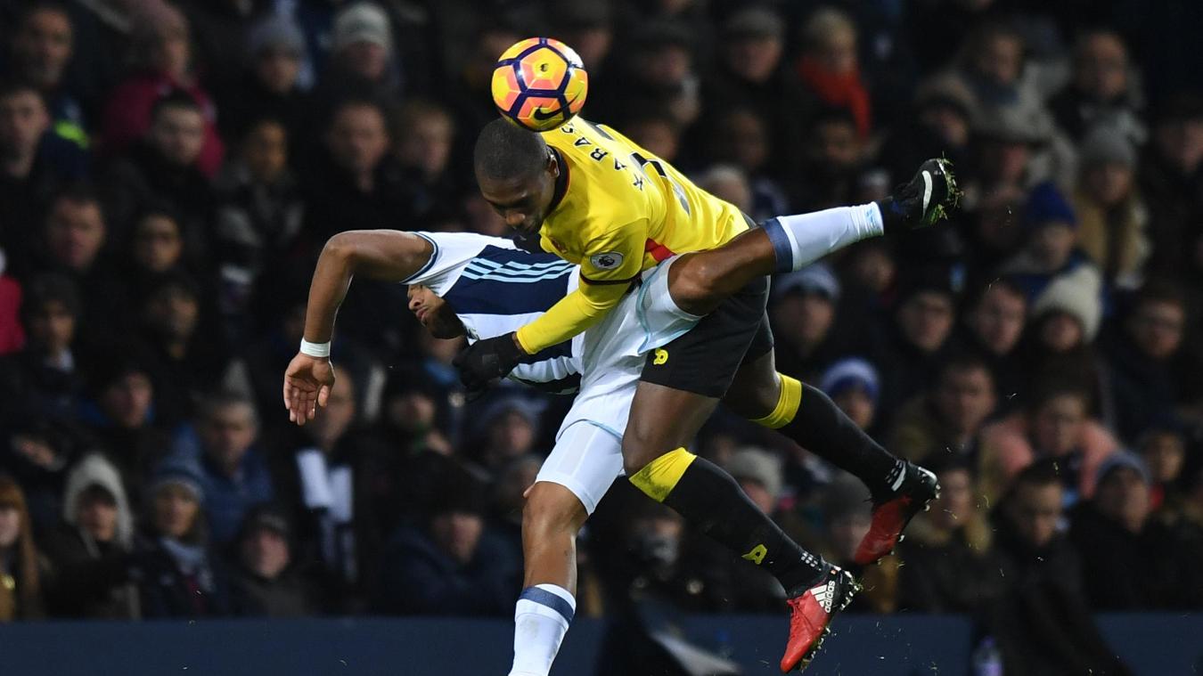 West Bromwich Albion 3-1 Watford: Màn tranh chấp của Rondon (West Brom) và Kabasele (Watford) như đang khiêu vũ.