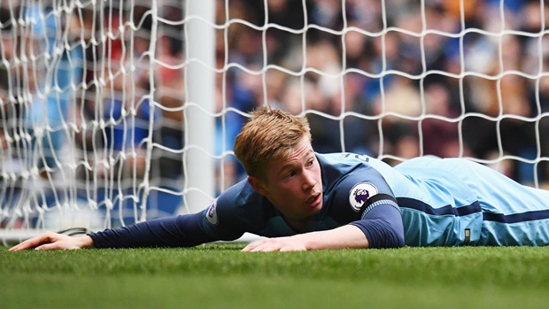 Man City 1-3 Chelsea: Thất bại trước Chelsea là lần đầu tiên Manchester City để thua trên sân nhà sau khi dẫn trước đối phương kể từ tháng 4/2009 (thất bại 1-3 trước Fulham).