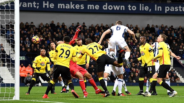 West Brom 3-1 Watford: West Brom là đội bóng ghi được nhiều bàn thắng nhất từ các tình huống đá phạt góc ở mùa giải năm nay (7). Trong khi đó, Watford là đội để thủng lưới nhiều nhất từ tình huống phạt gọc (8).