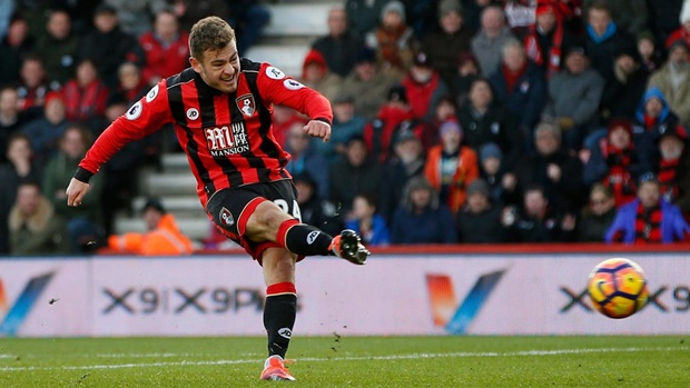 AFC Bournemouth 4-3 Liverpool: Ryan Fraser là cầu thủ thứ 3 ở mùa giải năm nay đồng thời ghi bàn và kiến tạo khi được tung vào sân từ băng ghế dự bị. Trước đó, duy nhất 2 cầu thủ làm được điều này đến từ CLB Hull City là Shaun Maloney và Robert Snodgrass.