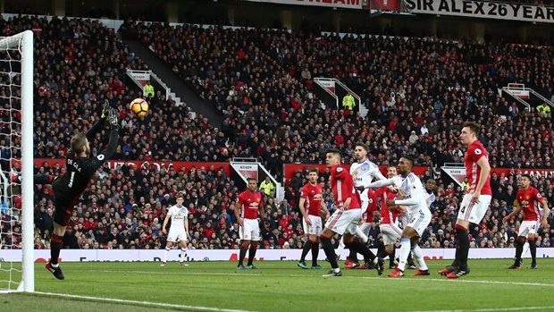 Man Utd 3-1 Sunderland: David de Gea có cú phản xạ xuất thần giúp Man United tránh được bàn thua trông thấy.