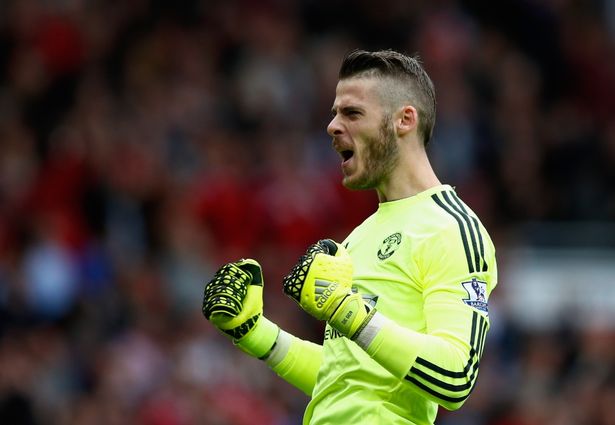 De Gea nhiều lần phải 'gánh team'.