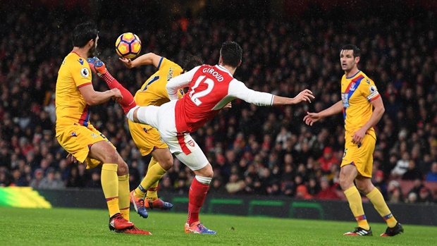 Arsenal 2-0 Crystal Palace: Tuyệt phẩm 'bò cạp' của Olivier Giroud mở ra chiến thắng nhẹ nhàng cho Arsenal.