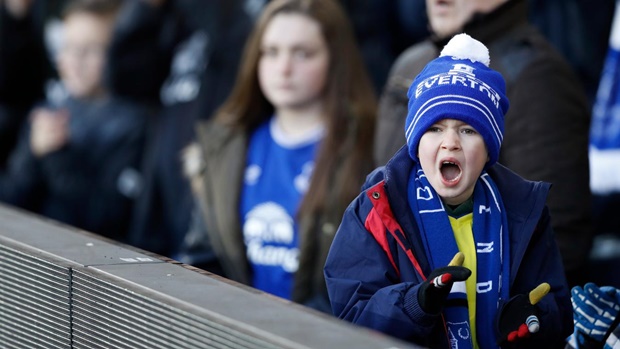Everton 3-0 Southampton: Gương mặt đầy tự hào của CĐV The Toffees sau màn trình diễn tuyệt vời của thầy trò HLV Ronald Koeman.