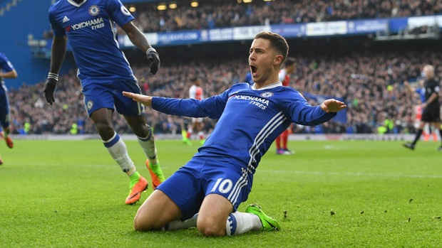 Chelsea 3-1 Arsenal: Eden Hazard có pha solo hoàn hảo, xé toang hàng thủ Arsenal mang về chiến thắng hoàn hảo cho Chelsea.