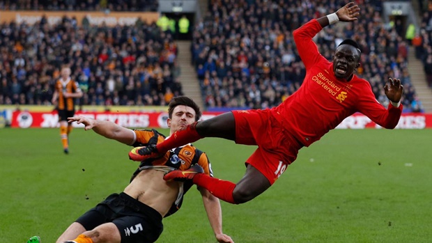 Hull City 2-0 Liverpool: Sadio Mane trở lại nhưng vận đen vẫn chưa buông tha Liverpool. Trên sân nhà Anfield, Lữ đoàn đỏ nhận thất bại muối mặt 0-2 trước Hull City.