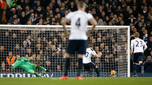 Spurs 1-0 Middlesbrough: Tuy nhiên, Harry Kane vẫn xuất hiện đúng lúc để mang về chiến thắng tối thiểu cho Totteham. 'Gà trống' hiện là niềm hy vọng duy nhất có thể cản bước được Chelsea.