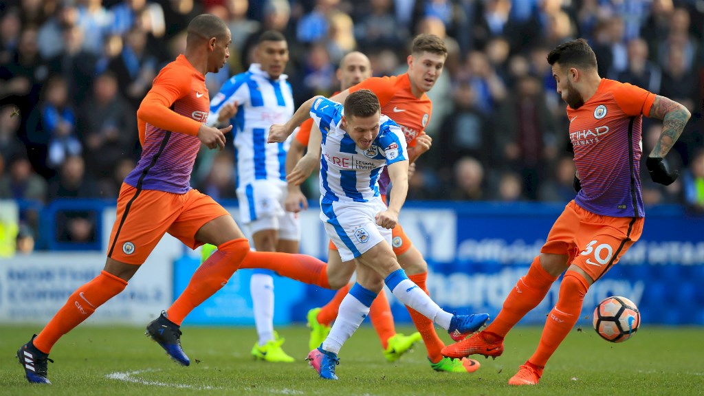 Man City có trận đấu khá tồi trước Huddersfield.