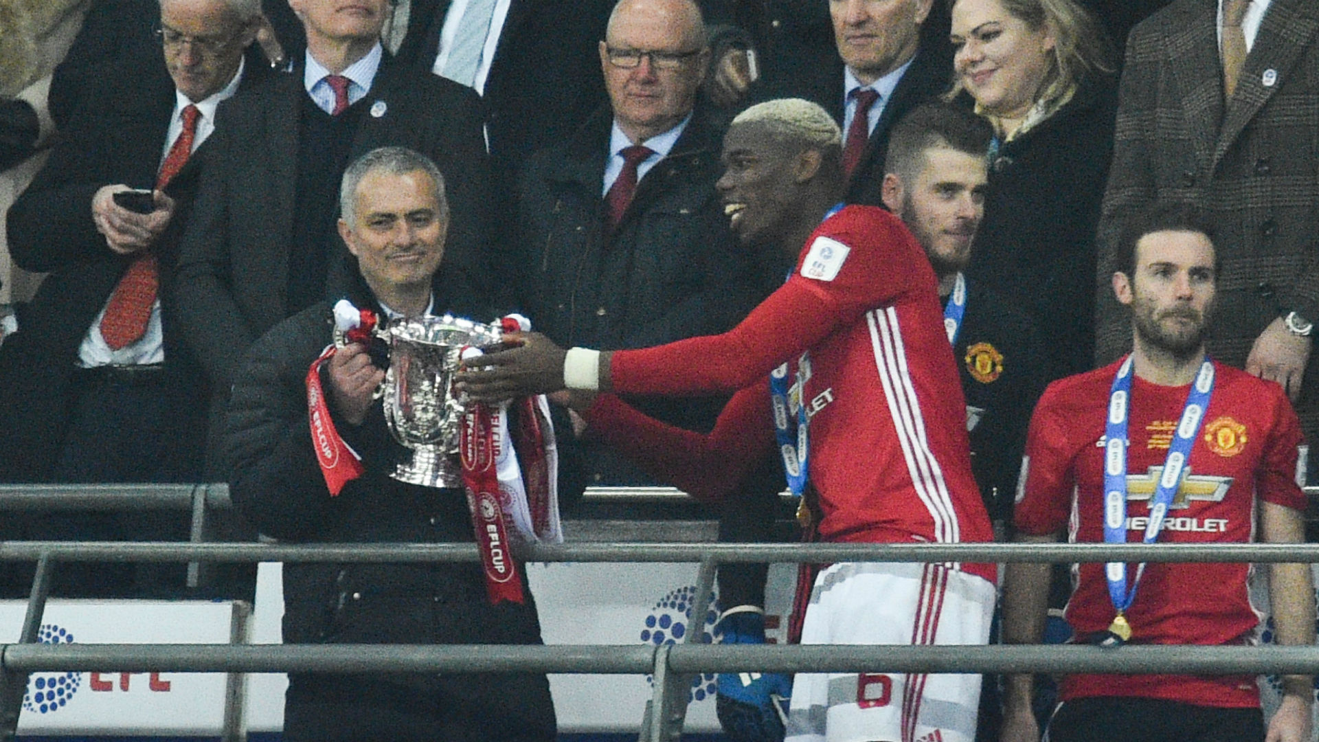 Kỷ lục đang chờ Man Utd.