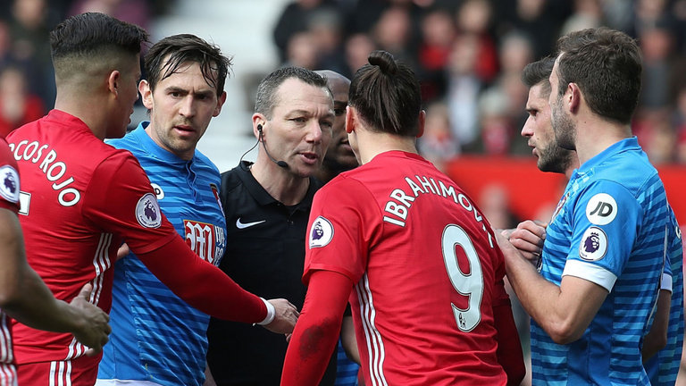 Man Utd đang quá phụ thuộc vào Ibrahimovic.