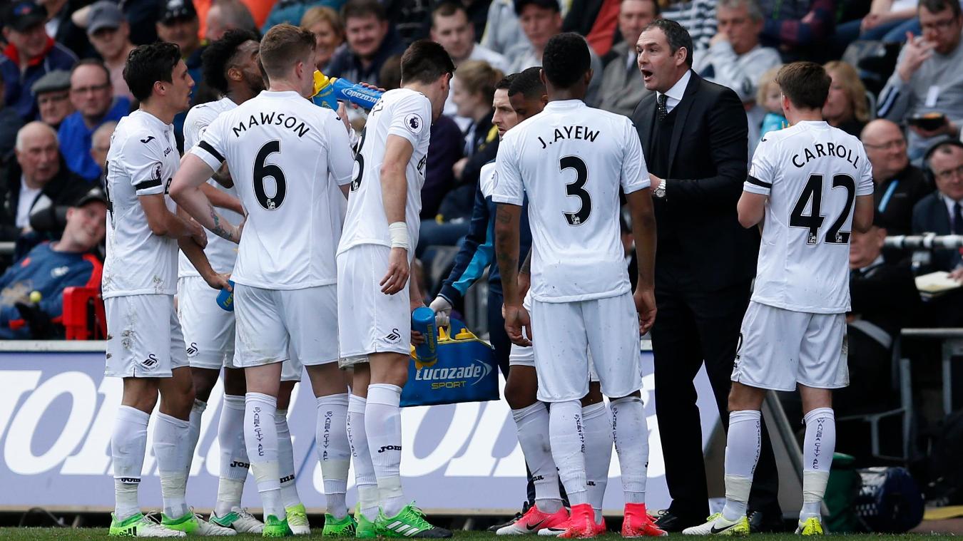 Swansea City 0-0 Middlesbrough: Lần đầu tiên trong lịch sử, Swansea đá trọn vẹn 90 phút mà không dùng bất kỳ quyền thay người nào.