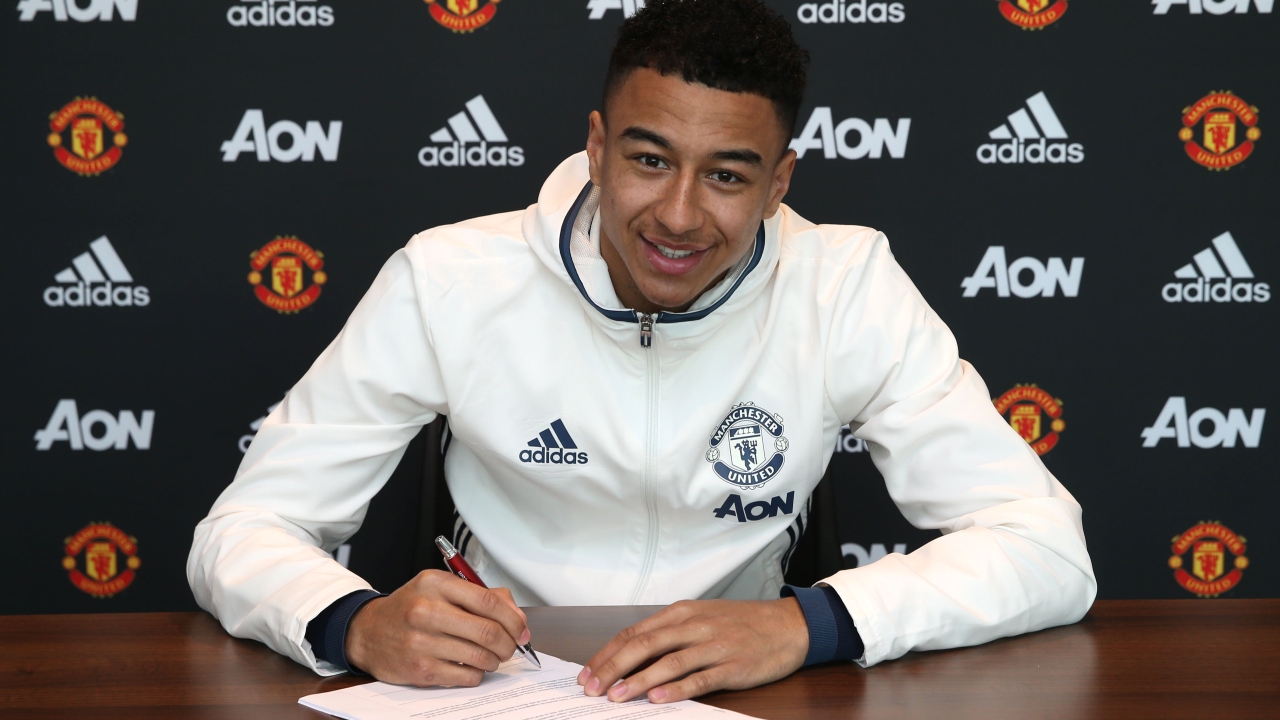 Lingard ký hợp đồng mới.