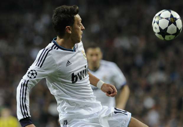 Oezil cầu khẩn Wenger.