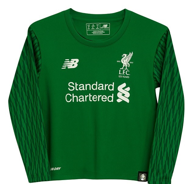 Liverpool tung áo đấu mùa 2017/18 đầy hoài cổ - Bóng Đá