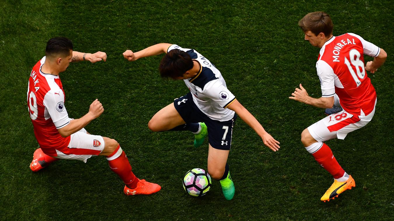 Tottenham Hotspur 2-0 Arsenal: Hàng thủ Arsenal vụn vỡ trước những mũi khoan phá của Tottenham.
