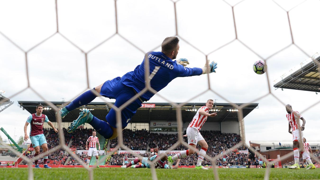 Stoke City 0-0 West Ham United: Lần đầu tiên West Ham giữ sạch lưới ở Ngoại hạng Anh kể từ tháng 11.