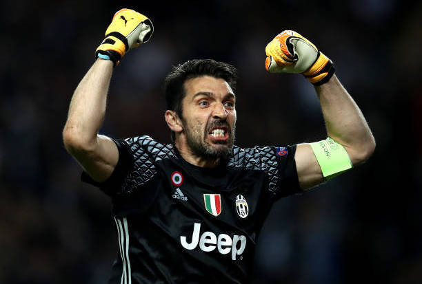 Thủ thành Gianluigi Buffon (Juventus) - AS Monaco tạo ra thế trận không hề lép vế so với Juventus nhưng sự khác biệt nằm ở Gianluigi Buffon. Trước Monaco, Buffon đã có tới 5 pha cứu nguy xuất sắc giúp Juventus giữ sạch lưới. Ở tuổi 39, Buffon vẫn là một trong những thủ thành hay nhất thế giới.