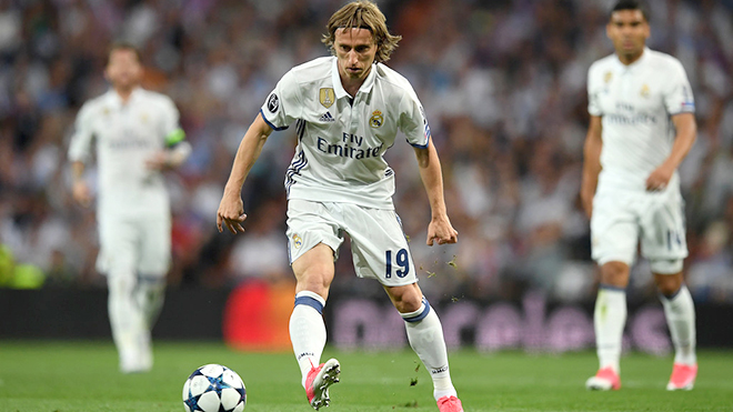 Tiền vệ Luka Modric (Real Madrid) - Cùng với Kroos, Modric hợp thành cặp đôi tiền vệ trung tâm quá hoàn hảo. Sự kết hợp Modric và Kroos khiến các đồng nghiệp bên phía Atletico Madrid lép vế hoàn toàn.