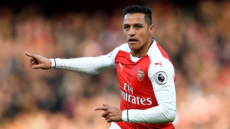 Tiền đạo: Alexis Sanchez (Arsenal): Cầu thủ xuất sắc nhất mùa của Arsenal. 19 bàn thắng, 9 kiến tạo là quá đủ để Sanchez có mặt trong đội hình này.