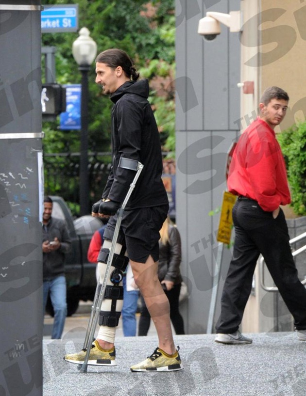 Theo chia sẻ của Ibrahimovic, anh cảm thấy khá ổn sau ca phẫu thuật.