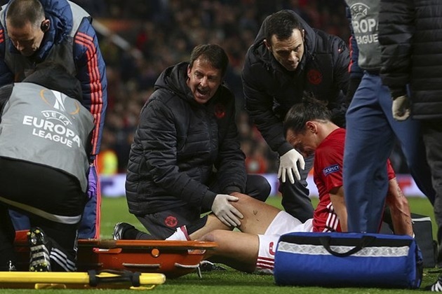 Trước đó, Ibrahimovic gặp chấn thương khá nặng ở trận gặp Anderlect trong khuôn khổ vòng tứ kết Europa League.