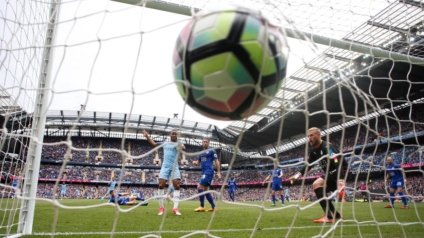 Manchester City 2-1 Leicester City: Sút tung lưới Leicester City, lần đầu tiên kể từ tháng 12/2014, David Silva mới lại ghi bàn trong 2 trận đấu liên tiếp.