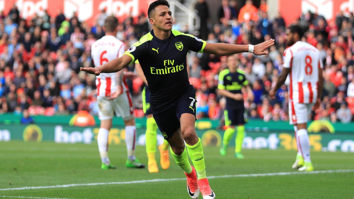 Stoke City 1-4 Arsenal: Alexis Sanchez sẽ kết thúc mùa giải năm nay với 15 bàn thắng ghi được trên sân khách, chỉ Kevin Phillips là đạt được thành tích tốt hơn trong 1 mùa giải (16 bàn, 1999/2000).
